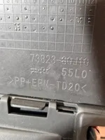 Suzuki SX4 Dysze / Kratki środkowego nawiewu deski rozdzielczej 7382330J10