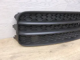 Audi A1 Grille inférieure de pare-chocs avant 8XA807682B