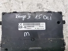 Renault Kangoo II Skrzynka bezpieczników / Komplet 8200924038