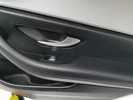 Mercedes-Benz E W213 Takaoven verhoilu 