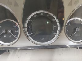 Mercedes-Benz C W204 Compteur de vitesse tableau de bord A2C53305419