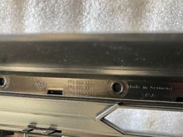 Volkswagen Touareg II Maskownica / Grill / Atrapa górna chłodnicy 7P6853651J