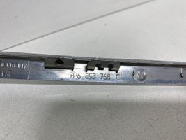 Volkswagen Touareg II Maskownica / Grill / Atrapa górna chłodnicy 7P6853768C