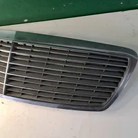 Mercedes-Benz E W211 Grille calandre supérieure de pare-chocs avant A2118800283