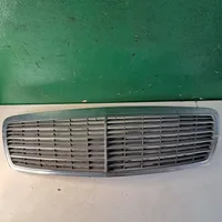 Mercedes-Benz E W211 Grille calandre supérieure de pare-chocs avant A2118800283