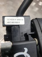 Audi A2 Interruptor/palanca de limpiador de luz de giro 4B0953503E