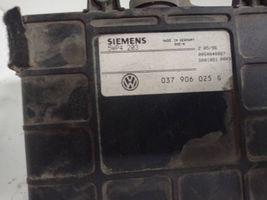 Volkswagen PASSAT B4 Unidad de control/módulo del motor 037906025G