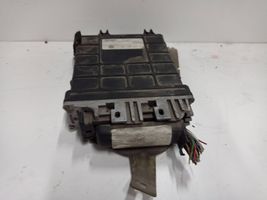 Volkswagen PASSAT B4 Dzinēja vadības bloks 037906025G