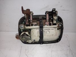 Mitsubishi Space Wagon Türgriff Türöffner vorne MB632701