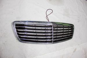 Mercedes-Benz E W211 Griglia anteriore A2118800583