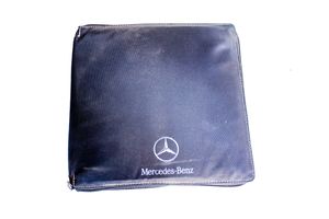 Mercedes-Benz E W211 Altro elemento di rivestimento bagagliaio/baule A2118990261