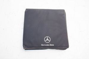 Mercedes-Benz E W211 Altro elemento di rivestimento bagagliaio/baule A2118990261