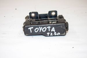 Toyota Avensis T250 Skrzynka bezpieczników / Komplet 