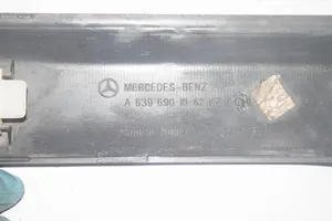 Mercedes-Benz Vito Viano W639 Liukuoven lista (muoto) A6396901062