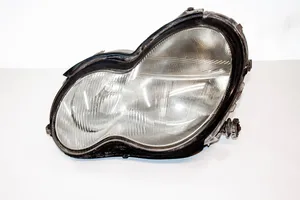 Mercedes-Benz C W203 Lampa przednia A2038201161