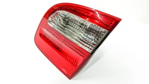 Mercedes-Benz E W211 Lampy tylnej klapy bagażnika A2118200777