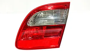 Mercedes-Benz E W211 Lampy tylnej klapy bagażnika A2118200777