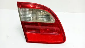 Mercedes-Benz E W211 Lampy tylnej klapy bagażnika A2118200777