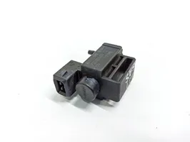 Mercedes-Benz R W251 Turboahtimen magneettiventtiili 0025401897