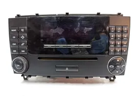 Mercedes-Benz CLK A209 C209 Panel / Radioodtwarzacz CD/DVD/GPS A2098700989