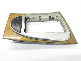 Mercedes-Benz E W211 Contour de levier de vitesses A2116800836