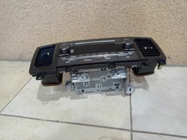 Toyota Sienna XL30 III Panel / Radioodtwarzacz CD/DVD/GPS 8612008270