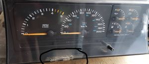 Chrysler Voyager Speedometer (instrument cluster) 4437589