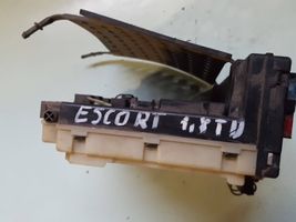 Ford Escort Skrzynka bezpieczników / Komplet vJ37700