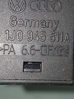 Volkswagen PASSAT B5 Interruttore del pedale del freno 1J0945511A