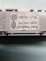 Volkswagen PASSAT B5.5 Lampka podsufitki tylna 3B0951171D