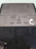 Audi A6 S6 C5 4B Kojelaudan sivutuuletussuuttimen kehys 4B1820901c