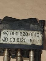 Mercedes-Benz 380 560SEC C126 Schalter Scheibenheizung 0008206110