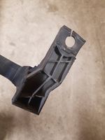 Volkswagen PASSAT B7 Support de montage de pare-chocs avant 3AA807571