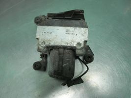 Audi A4 S4 B5 8D ABS-pumppu 8D0614111