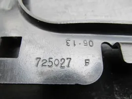 Peugeot 208 Dzinēja pārsega slēdzenes dekoratīvā apdare 725027