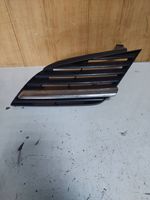 Nissan Primera Grille de calandre avant 62330