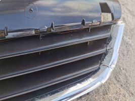 Opel Zafira B Grille calandre supérieure de pare-chocs avant 13157590