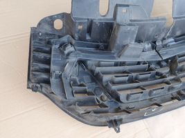 Nissan NP300 Grotelės viršutinės 623109057R