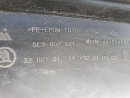Skoda Octavia Mk3 (5E) Listwa dolna zderzaka tylnego 5E9807521