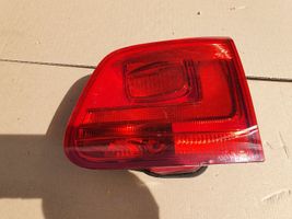 Volkswagen Tiguan Lampy tylnej klapy bagażnika 5N0945094G