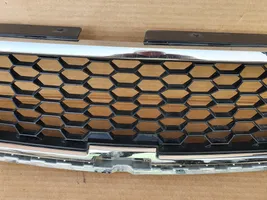 Chevrolet Captiva Grille calandre supérieure de pare-chocs avant 9694517