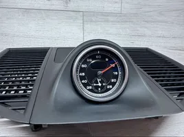 Porsche Macan Uhr 