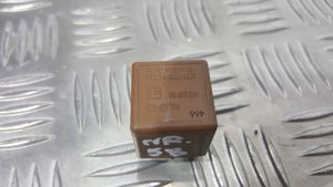 Opel Vectra B Coolant level relay 90491314