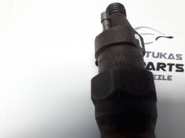 Volkswagen PASSAT Fuel injector 068130201E