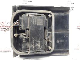 Volkswagen PASSAT B3 Lampy tylnej klapy bagażnika 333945107