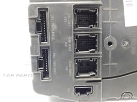 Renault Megane II Module de fusibles 8200606825