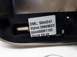 Volvo V70 Etuistuimen valo 30669623