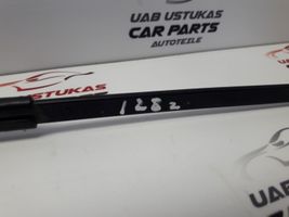 Nissan Micra Etupyyhkimen sulan varsi 135