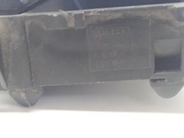 Volkswagen PASSAT B3 Maniglia interna per portiera anteriore 357837236