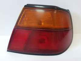 Nissan Almera Aizmugurējais lukturis virsbūvē 4728A